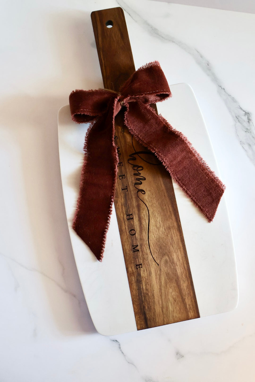 Custom Marble & Acacia Cutting Board – Personalized Gift