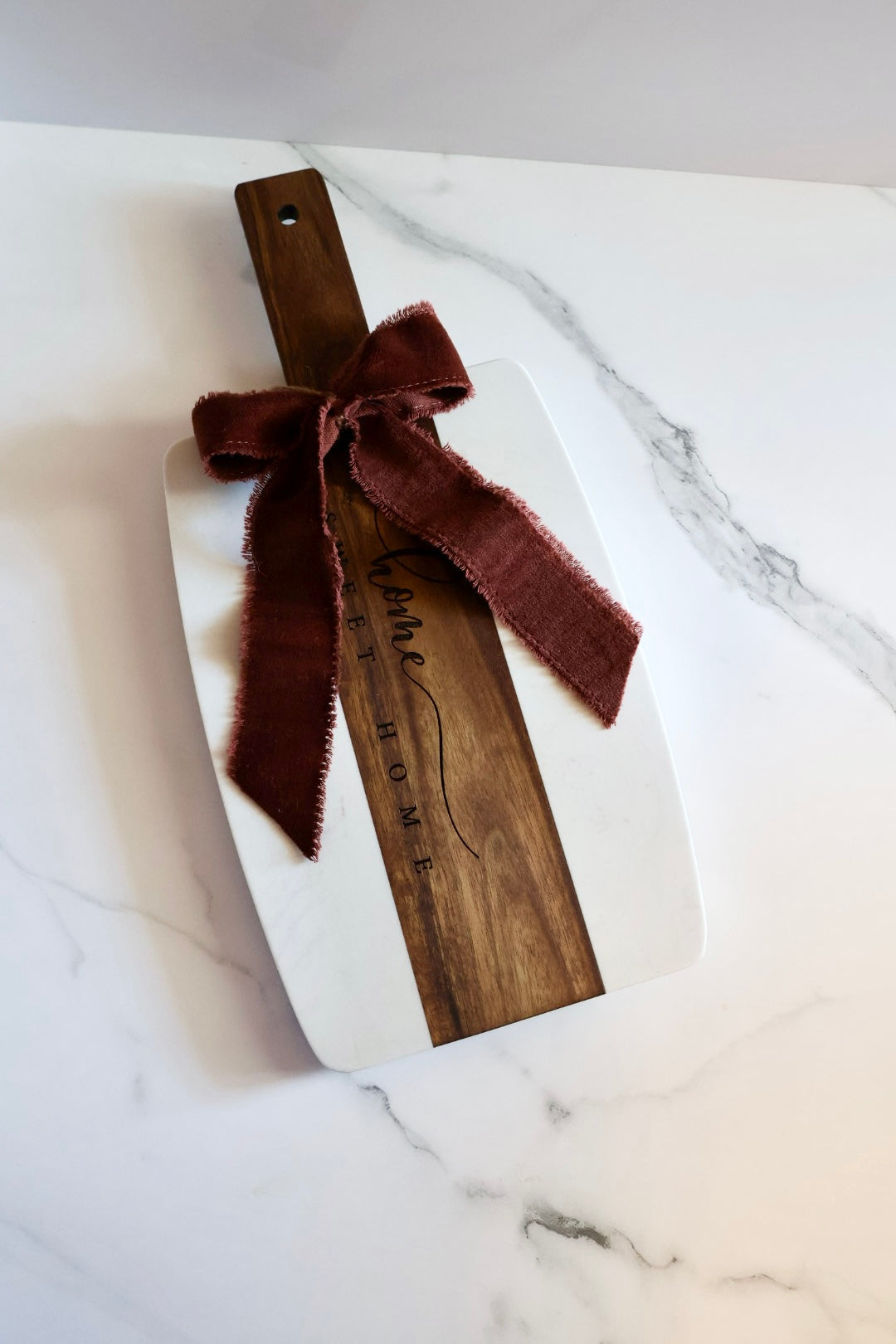 Custom Marble & Acacia Cutting Board – Personalized Gift